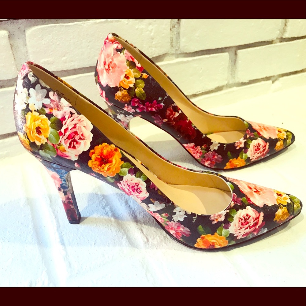 🌸Gorgeous floral high heel shoes🌸